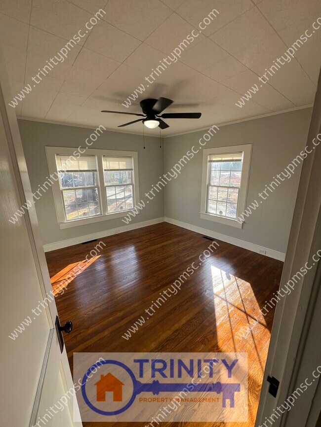 Foto del edificio - NEWLY UPDATED!! Ready and waiting for you!