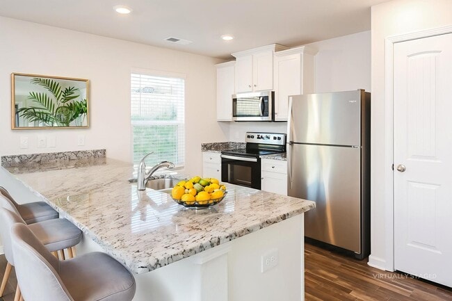 Building Photo - 2135 Southlea Dr