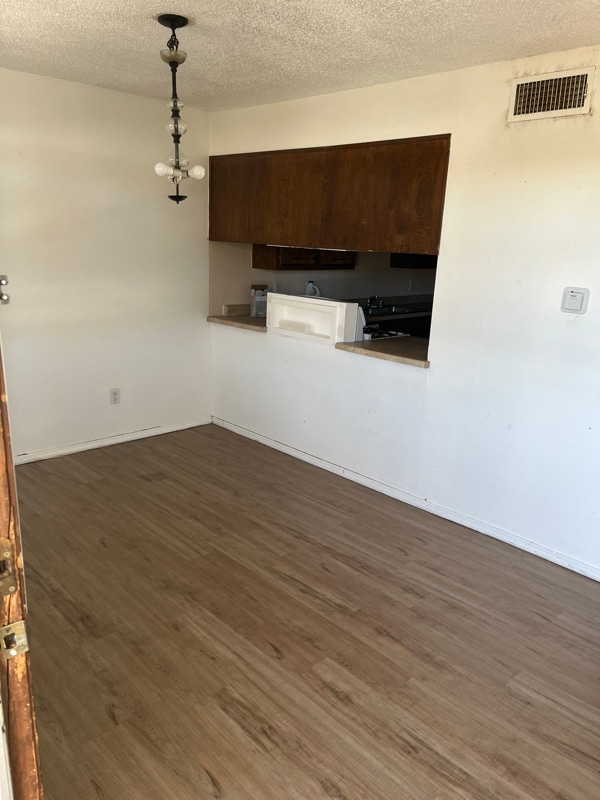 Foto del edificio - 2807 E 22nd St