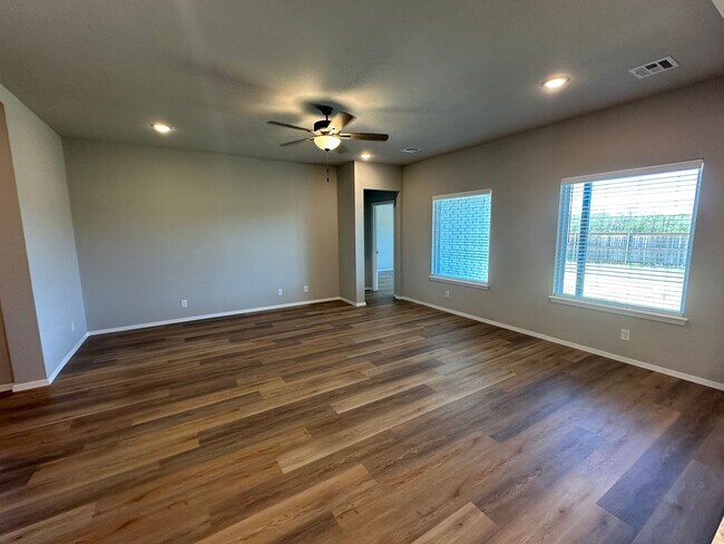 Foto del edificio - New 4 bedroom in Bixby Schools