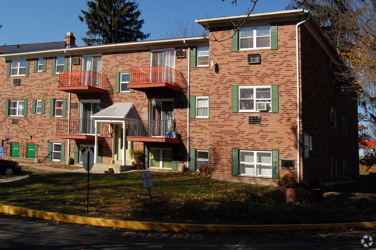 Building Photo - Elmwood Park Apartments