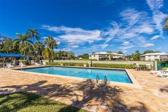 Building Photo - 8566 Casa Del Lago