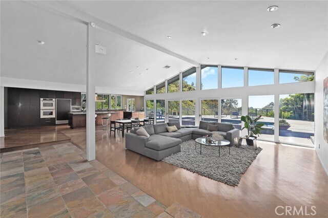 Foto del edificio - 2420 Bowmont Dr