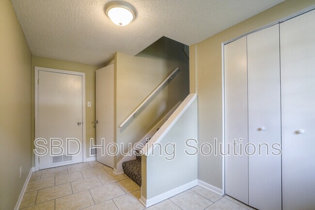 Foto del edificio - 107 SE Brentwood Dr