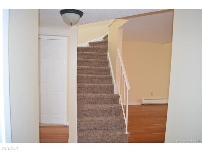 Building Photo - 1 br, 1 bath Condo - 23 Amato Dr.