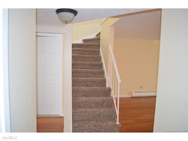 Foto del edificio - 1 br, 1 bath Condo - 23 Amato Dr.