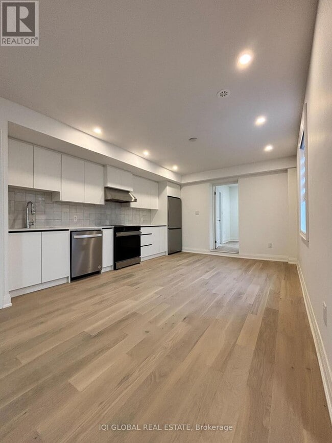Building Photo - 475 Ossington Ave