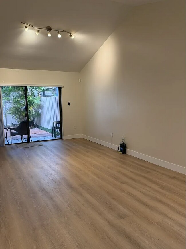 Foto del edificio - 4670 SW 143rd Ave