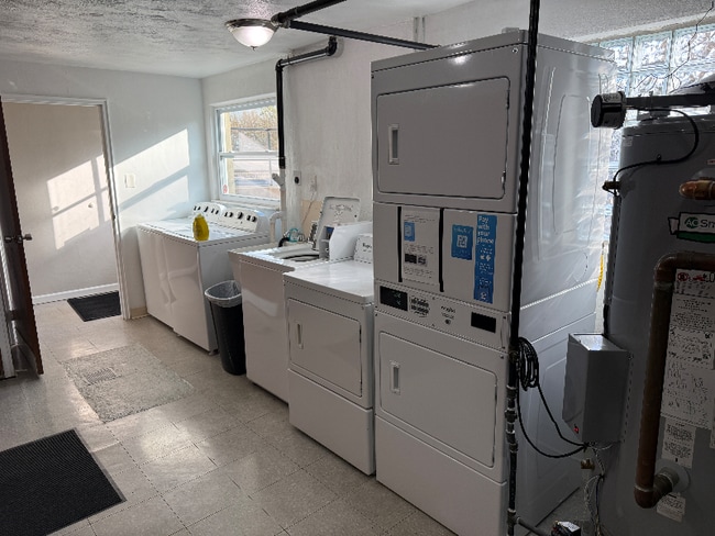 Foto del edificio - 3313 Camvic Terrace