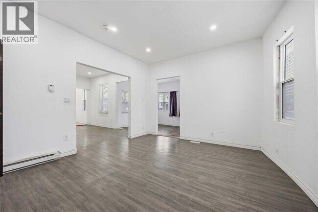 Building Photo - 211 George St