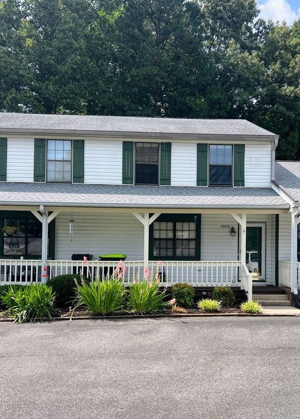 Primary Photo - 3 Bedroom Townhome in Forest