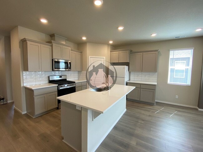 Foto del edificio - Beautiful Home in Woodburn-Available NOW