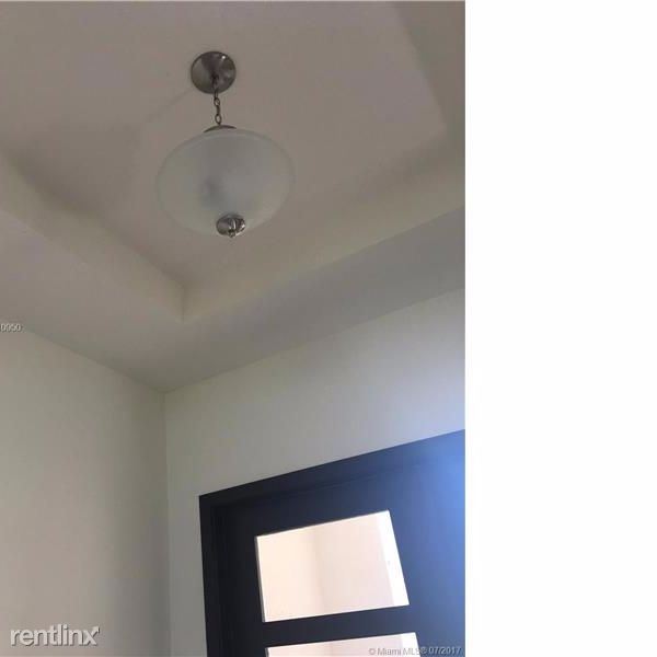 Foto del edificio - 8004 NW 154th St