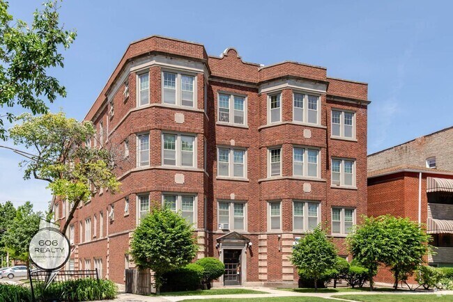 Building Photo - 118 S Austin Blvd