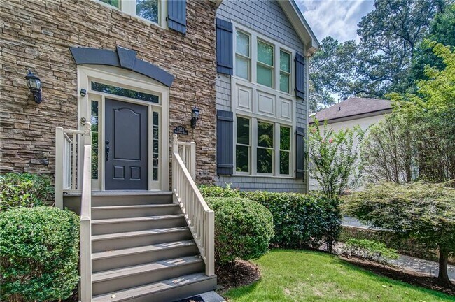 Foto del edificio - 2555 Ridgewood Terrace NW