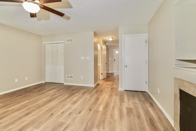 Foto del edificio - 6714 Hunters Creek Blvd