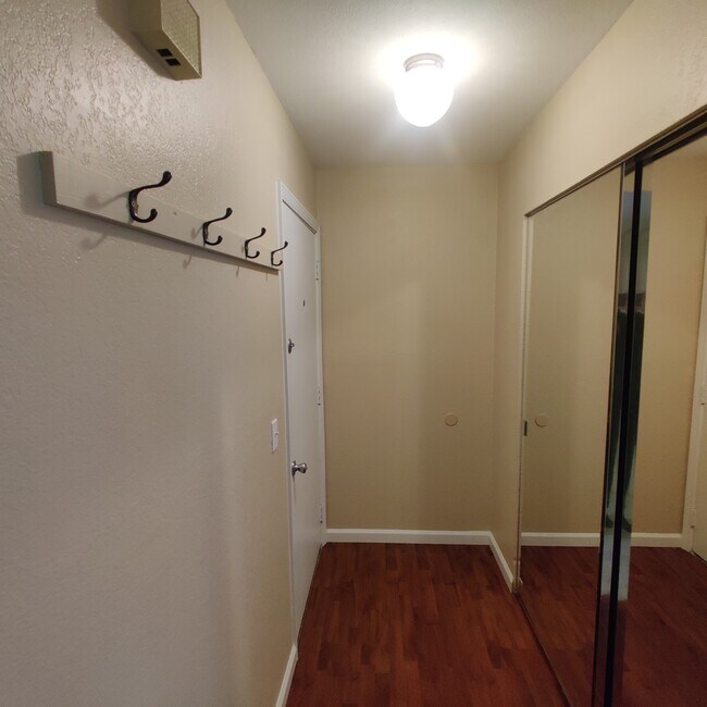 Building Photo - 14022 Juanita Dr NE