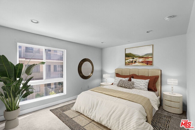 Building Photo - 7249 Franklin Ave