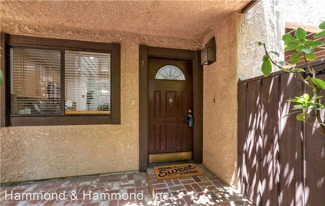 Building Photo - 2 br, 2 bath House - 7301 Balboa Blvd. #5