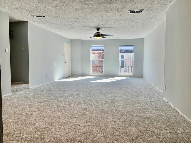 Foto del edificio - 374 N Post Oak Ln