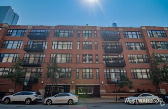 Building Photo - 333 W Hubbard St