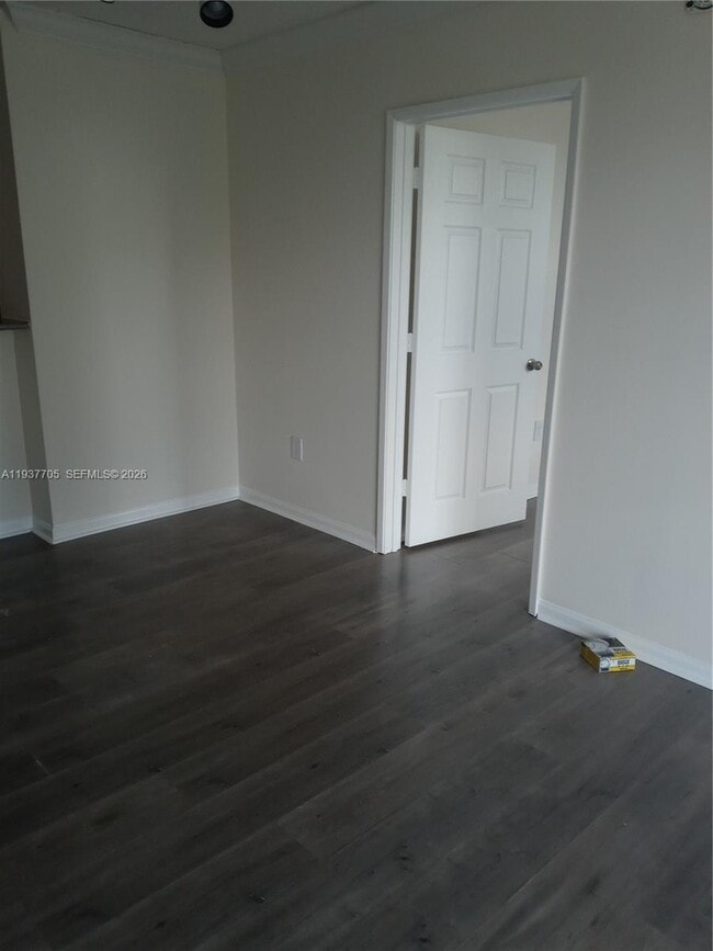 Foto del edificio - 1900 Van Buren St