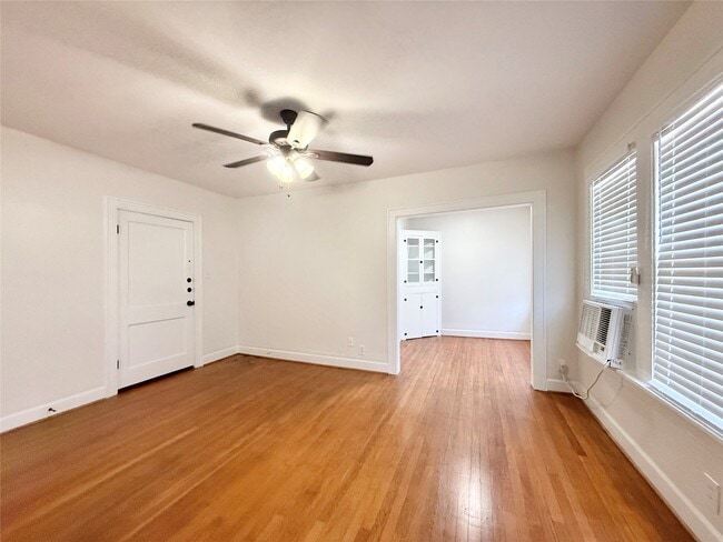 Building Photo - 1126 Berthea St