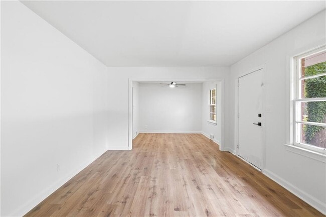 Building Photo - 2801 Mitchell Dr