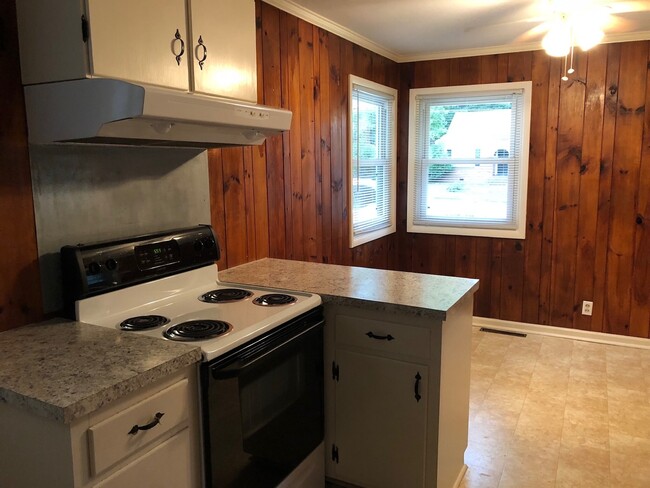 Building Photo - 3 BR House. Convenient to downtown and Duk...