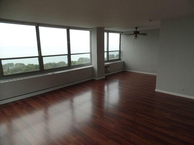 Building Photo - High-Floor 2BR/2BA Condo in East Lakeview ...