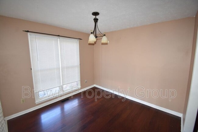 Foto del edificio - 957 Kennesaw Dr