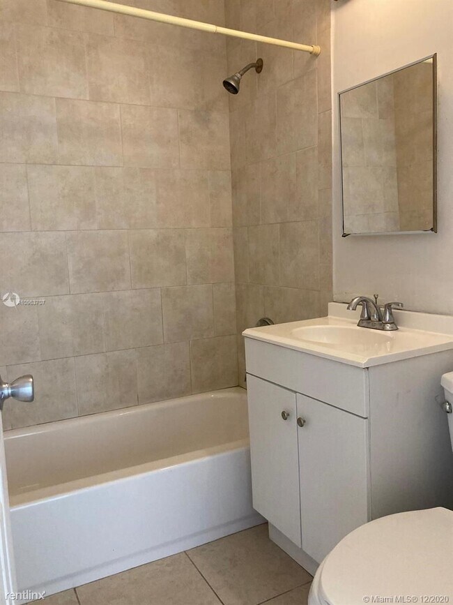 Building Photo - 4 br, 3 bath House - 3440 E 9th Ln