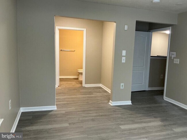 Building Photo - 8961 Town Center Cir