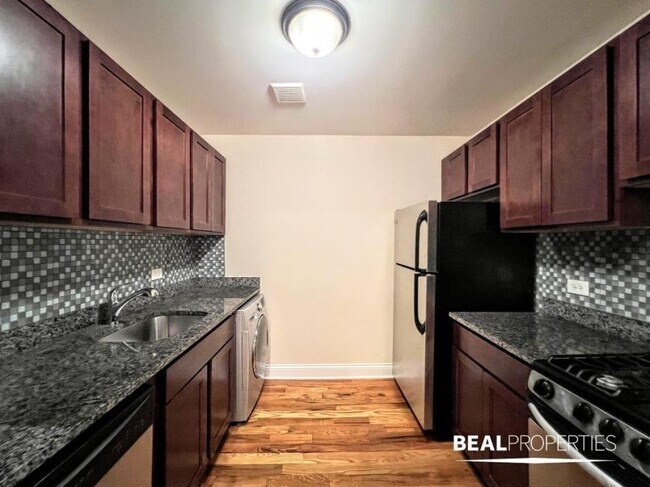 Building Photo - 0 bedroom in CHICAGO IL 60614