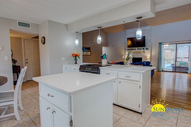 Foto del edificio - Must see home in central Fort Walton Beach with a pool & hot tub!