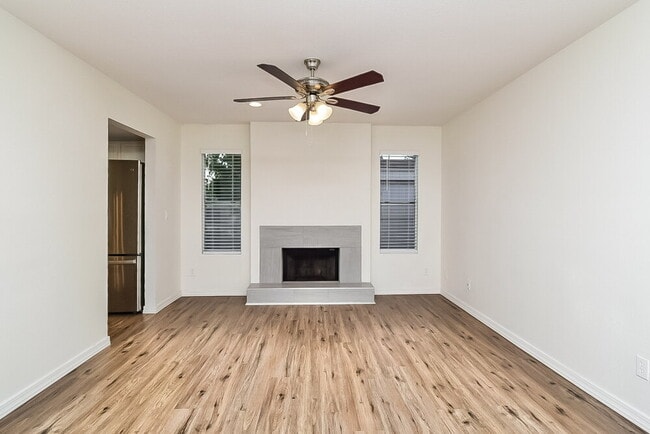 Building Photo - 1417 S Lynx Dr