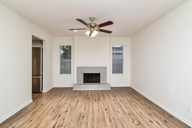 Foto del edificio - 1417 S Lynx Dr