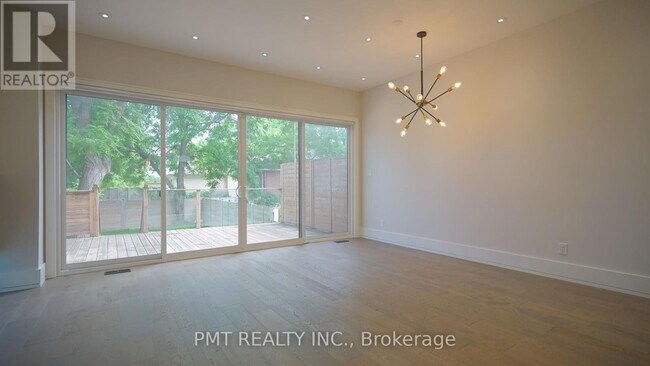 Building Photo - 435 Valermo Dr