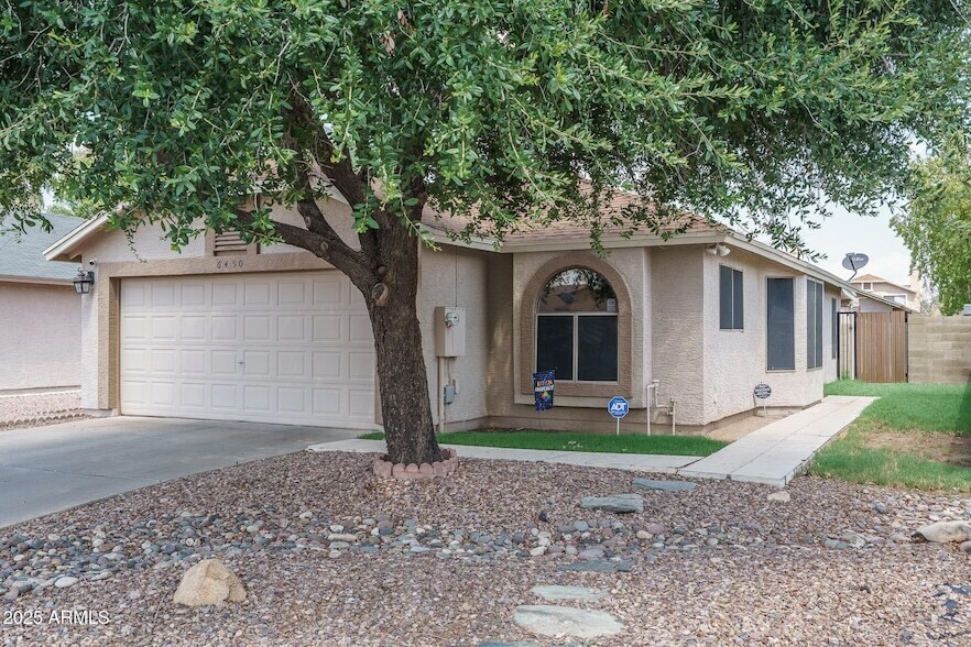 Foto principal - 6450 W Lawrence Ln