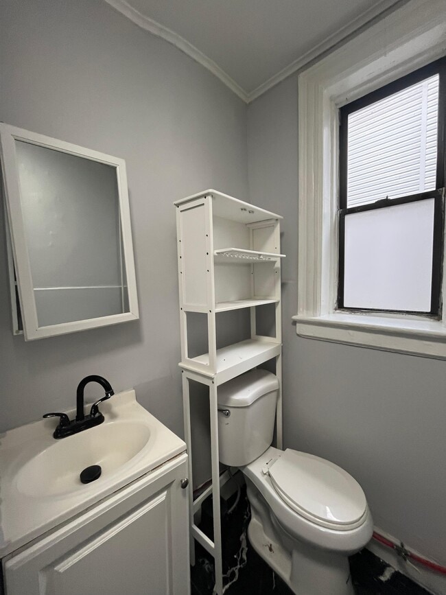 Foto del edificio - 87 Romaine Ave