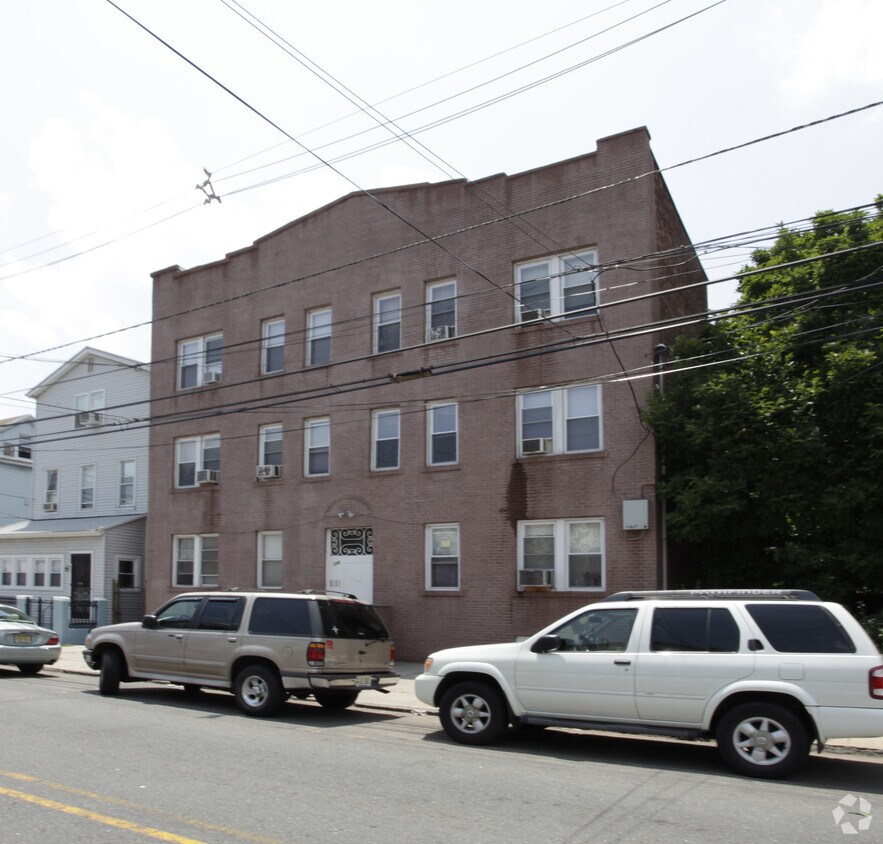 Building Photo - 134 E Jersey St