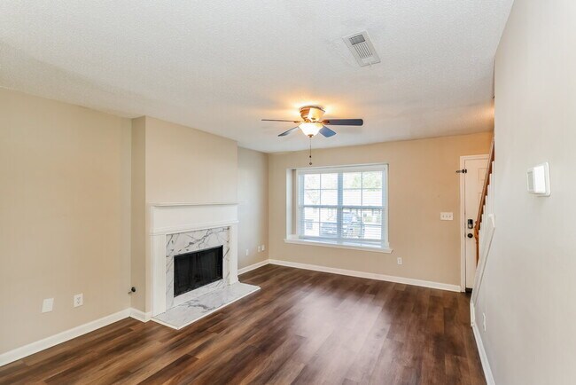 Building Photo - 11195 Knotty Pine Pl