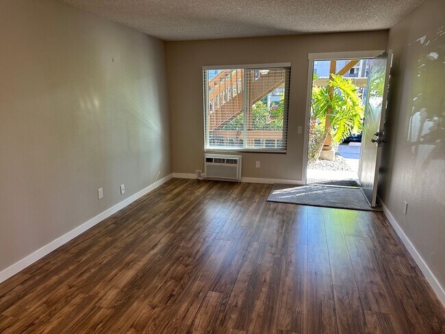 Building Photo - Newly Renovated 1 Bed / 1 Bath Condo for Rent in Mission Valley!