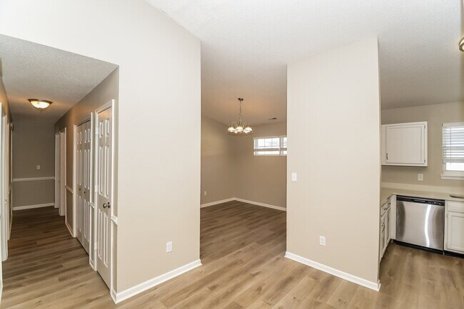 Foto del edificio - 15299 Fawn Meadow Dr