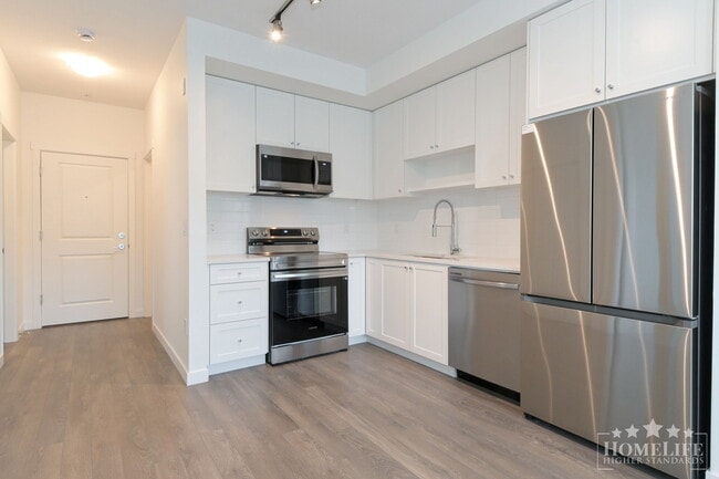 Building Photo - Modern 1 Bed +1den, 1 Bth Condo for Rent at BRAND NEW “Fleetwood Village 2”.  Make this your new ...