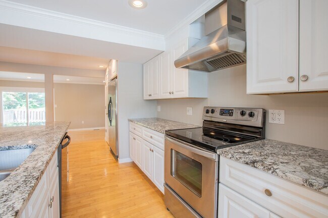 Foto del edificio - Stunning 3 BR/3 BA EOG Townhome in Columbia!