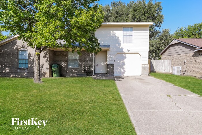 Foto principal - 624 S Waxahachie St