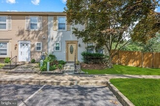 Building Photo - 5806 Red Haven Dr