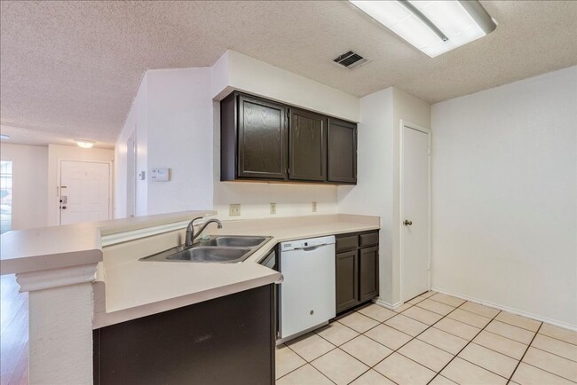 Foto del edificio - 14030 Merseyside Dr