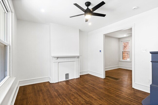 Building Photo - 1329 S Lindenwood St